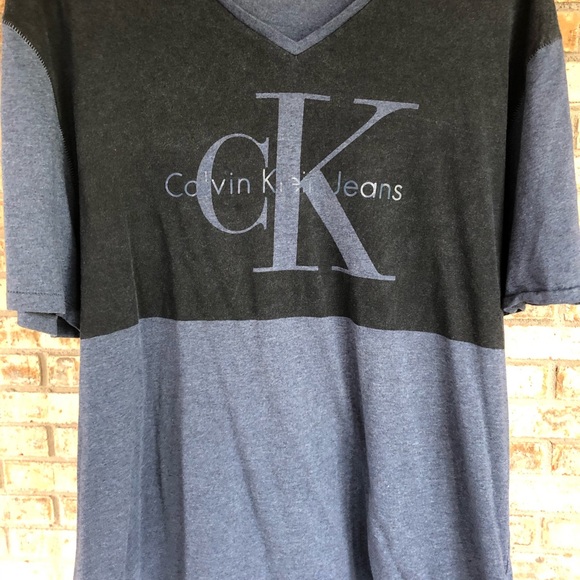 Men’s pre-owned Calvin Klein v-neck shirt - Picture 2 of 3